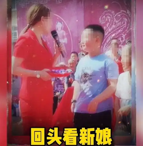 结婚典礼上,女司仪拿古诗考男孩,没想到把自己推坑里了