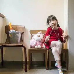 女孩遭保安猥亵却毫无反应作为父母的你还在逃避性教育吗有娃的都该看看