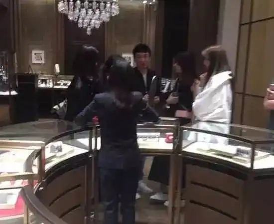 深圳美女上华山后失踪一个月后尸体被发现优步幽灵车接单后迅速结束行程司机头像恐怖