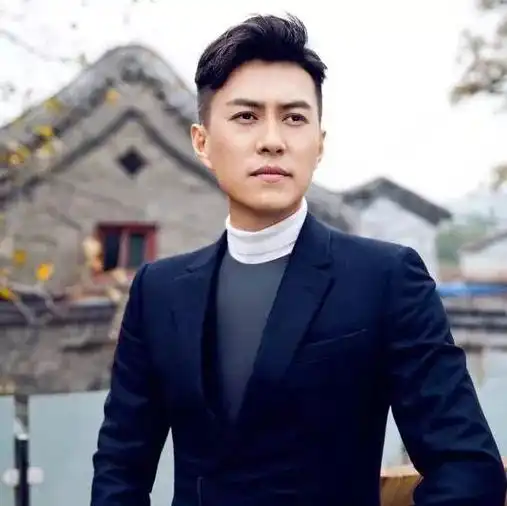 女生最想嫁的四十岁男星,靳东排第三,第一被毁容后更有男人味