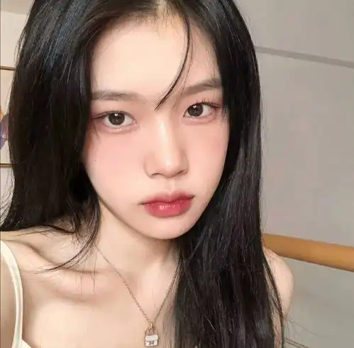 精选优质温柔小众好看的女生头像25