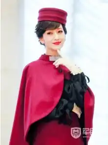 关晓彤姚晨红色制服变身空姐赵雅芝空姐制服最霸气宛如女王