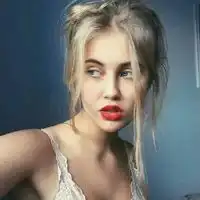 欧美有个性的美女头像听着歌想念一个人
