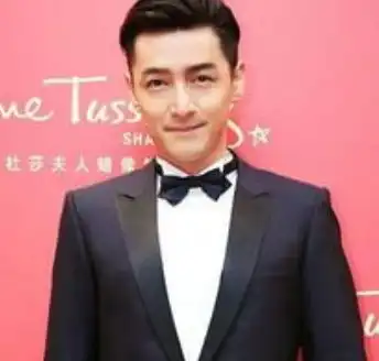 娱乐圈穿西装最帅的六位男星,第一位是胡歌,最后一位最受欢迎