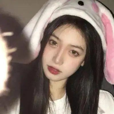 女生头像孤单的城