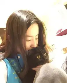 美女俊男配萌宠,看看以后自己养哪种宠物好