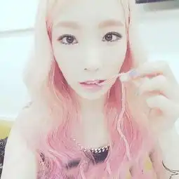 圆脸妹纸最适合的蘑菇头怎样剪出显脸小短发造型发型师姐
