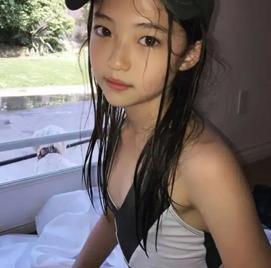 这个韩国10岁小女孩火了,身材不输成年人,背后的性教育刻不容缓