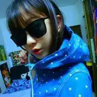 时尚眼镜女生混搭qq头像