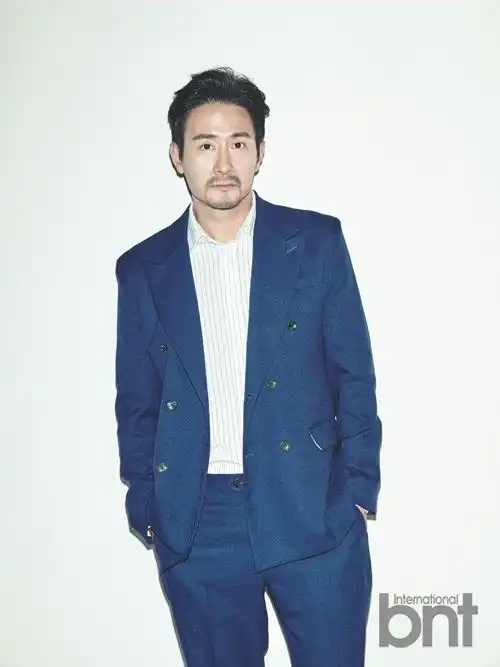 组图韩星林亨俊拍时尚写真展成熟型男魅力