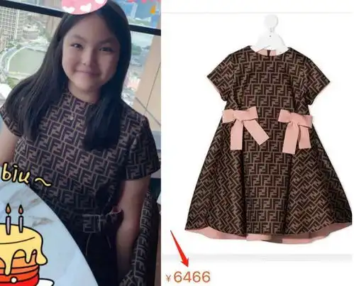 李湘12岁女儿近照瘦一圈浓眉大眼下巴溜尖,身形匀称打扮太贵气