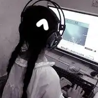 qq头像女生背影网吧打游戏
