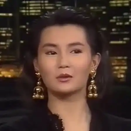 少女张曼玉迷上他,但赌王何鸿燊去世那天,他说今生不再娶