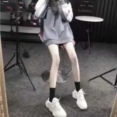 细腿图片只有腿小学生细腿照图片