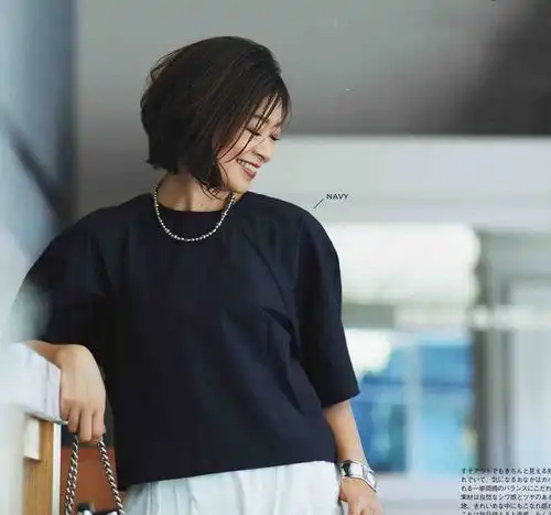 这才是我眼中优雅女人的样子裙长到踝不拖沓头发蓬松不凌乱
