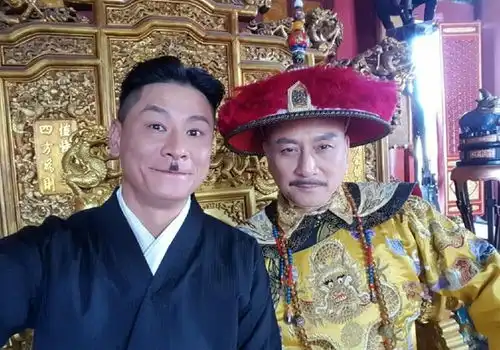 50岁tvb男星下跪拜师,63岁师傅tvb不用你,我用你