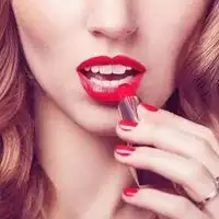 正在涂口红的女生头像微信头像图片大全