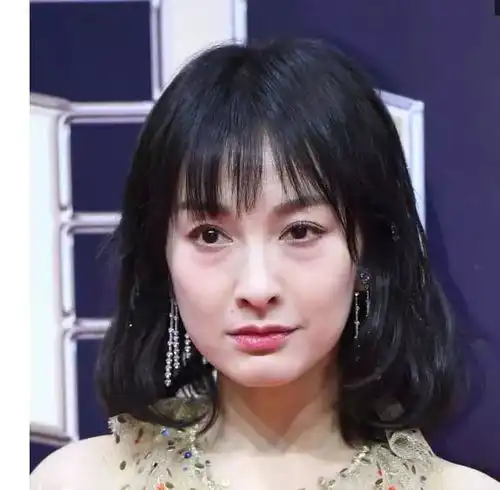 微博之夜众女星未ps照片曝光,网友baby背上的痘痘吓到我了