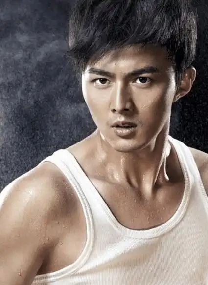 本以为必清是个糯米团子,当他秀肌肉时,比吴京还要man