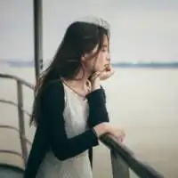 对的人是不需要你跑着去靠近的