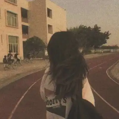 丧不露脸女头深度戳心的qq个签