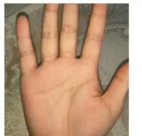 这类手相的女人,生来难享夫运,一辈子没人疼
