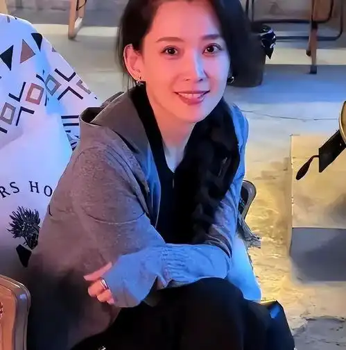 汪峰携新女友李巧与儿女吃饭,高颜值森林北大有来头,汪峰捡到宝