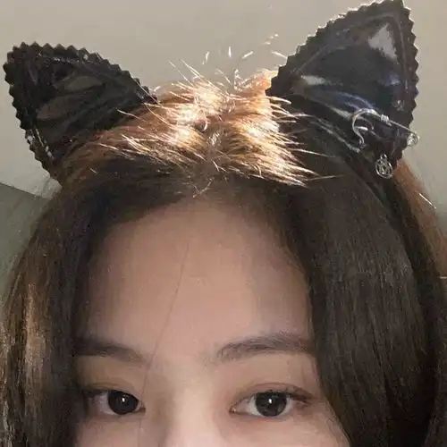有适合做头像的blackpink的照片吗
