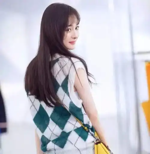初秋的时髦从一件针织单品开始,又美又凉快