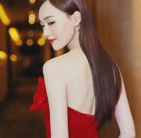 大胆秀美背女星谁最迷人赵丽颖第八,杨幂第二,第一是谁