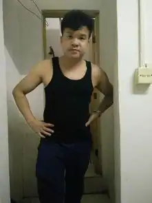 我男身高1.65米较胖体重130斤明天要去相亲穿什么衣服好看长袖还是短袖