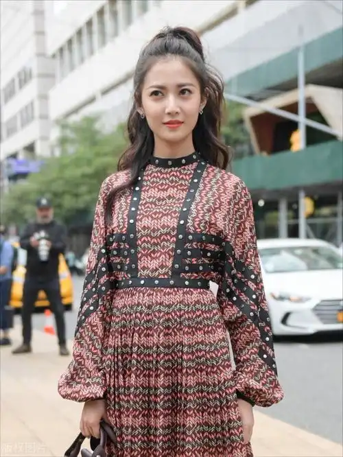 气质美女明星陈钰琪,甜美可爱
