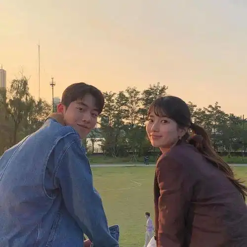 裴秀智随便一绑都美的低扎发也太适合职场女孩了吧