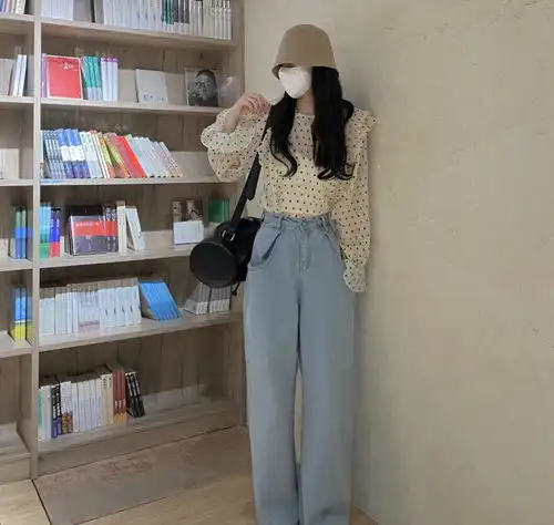 浪漫的初夏穿什么学习这几款时髦搭配吧,时尚高级有女人味