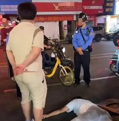 广东小伙被甩后,情绪崩溃,在街头打滚,哭喊再也不相信爱情了