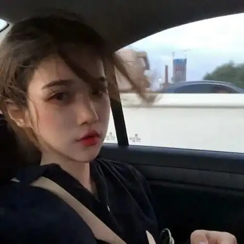 弥漫落日余晖的橘女头