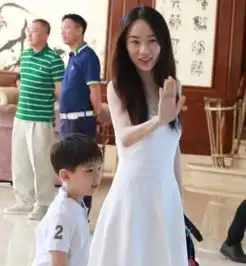金巧巧儿子周岁宴轰动娱乐圈霍思燕一家三口捧场