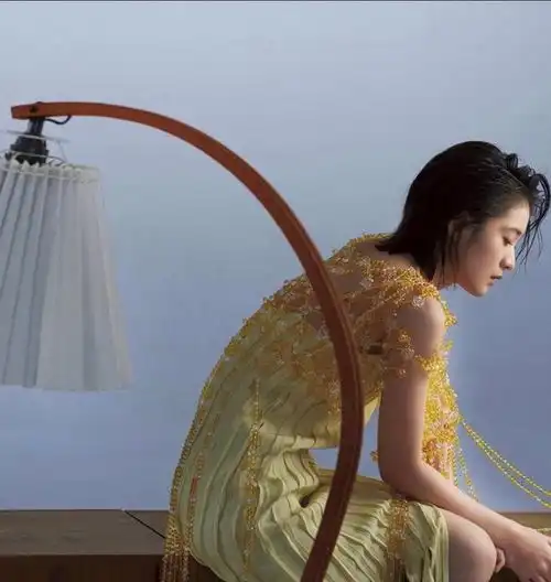 娜扎偷偷do烤瓷牙baby变成功案例,热巴烤瓷牙显老了