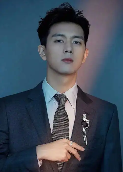 你知道李现早期为什么那么招男粉丝喜欢吗