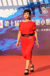 高平人速看这里一大波比基尼美女被围观