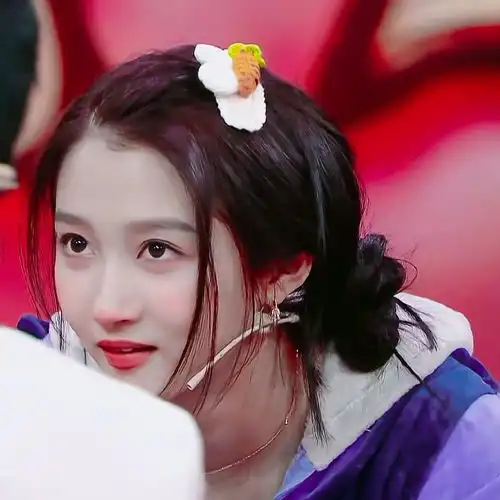 关晓彤壁纸我喜欢你的微微一笑,因为那是触不可及的宝藏