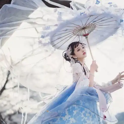 28张超美洛丽塔少女头像和女生个性朋友圈文案
