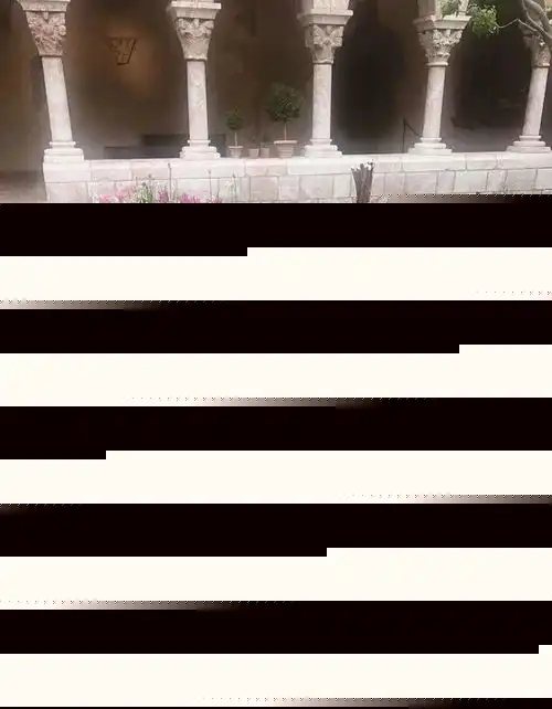 奚梦瑶这一身造型很个性运动鞋加白色纱裙像小仙女