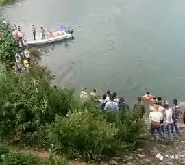 威信周边悲剧今天下午镇雄林口水库一名16岁少年溺水身亡现场视频