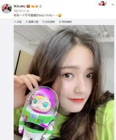 林允晒自拍可爱呆萌长发披肩少女感十足