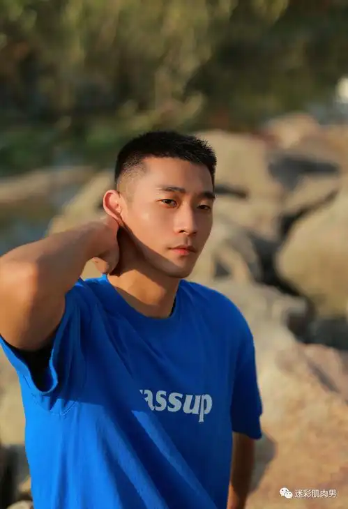 脱衣自拍的寸头小哥太帅了,这样的当男友太可