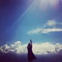 小蜜蜂带字女生头像给我一枪让我知道有多疼.