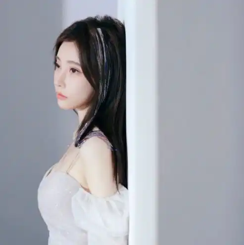 冯提莫事业发展到达新高度,唱跳歌曲窥mv预告发出,好评不断