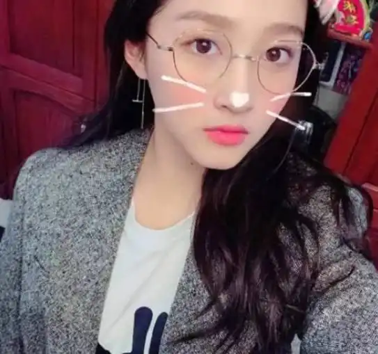 女星戴眼镜后热巴呆萌,赵丽颖变得清纯,范冰冰