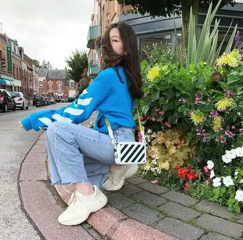 李嫣晒出国外滑雪照,故意用头发遮住嘴唇依旧不自信